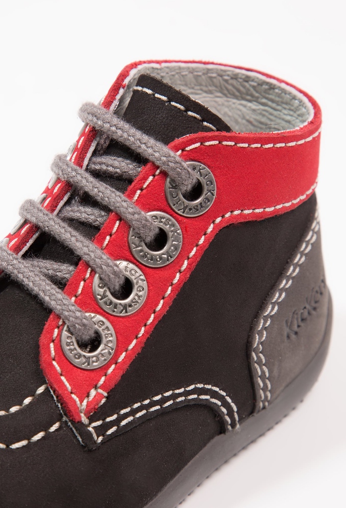Chaussures premiers pas pour bébé Bonbon Fushia de la marque Kickers